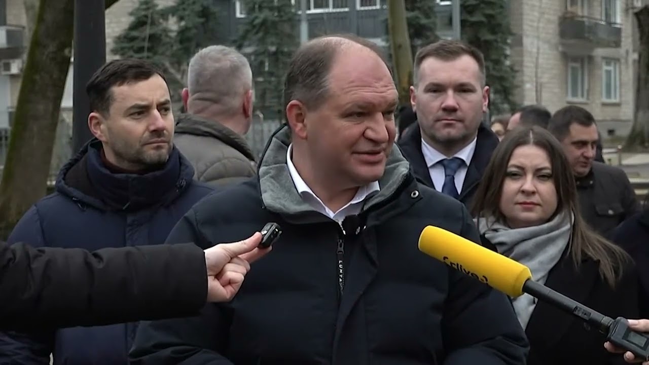 Primarul General, Ion Ceban, a adus flori și omagiu la bustul lui Grigore Vieru