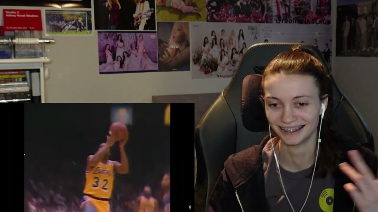 Soccer player reacts to MAGIC JOHNSON - 