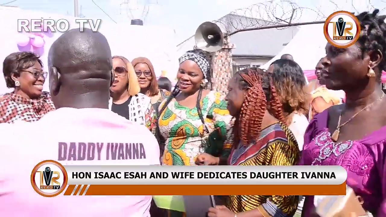 Член совета по образованию Западной Эфиопии, достопочтенный Исаак Эсах и его жена посвящают дочь ...