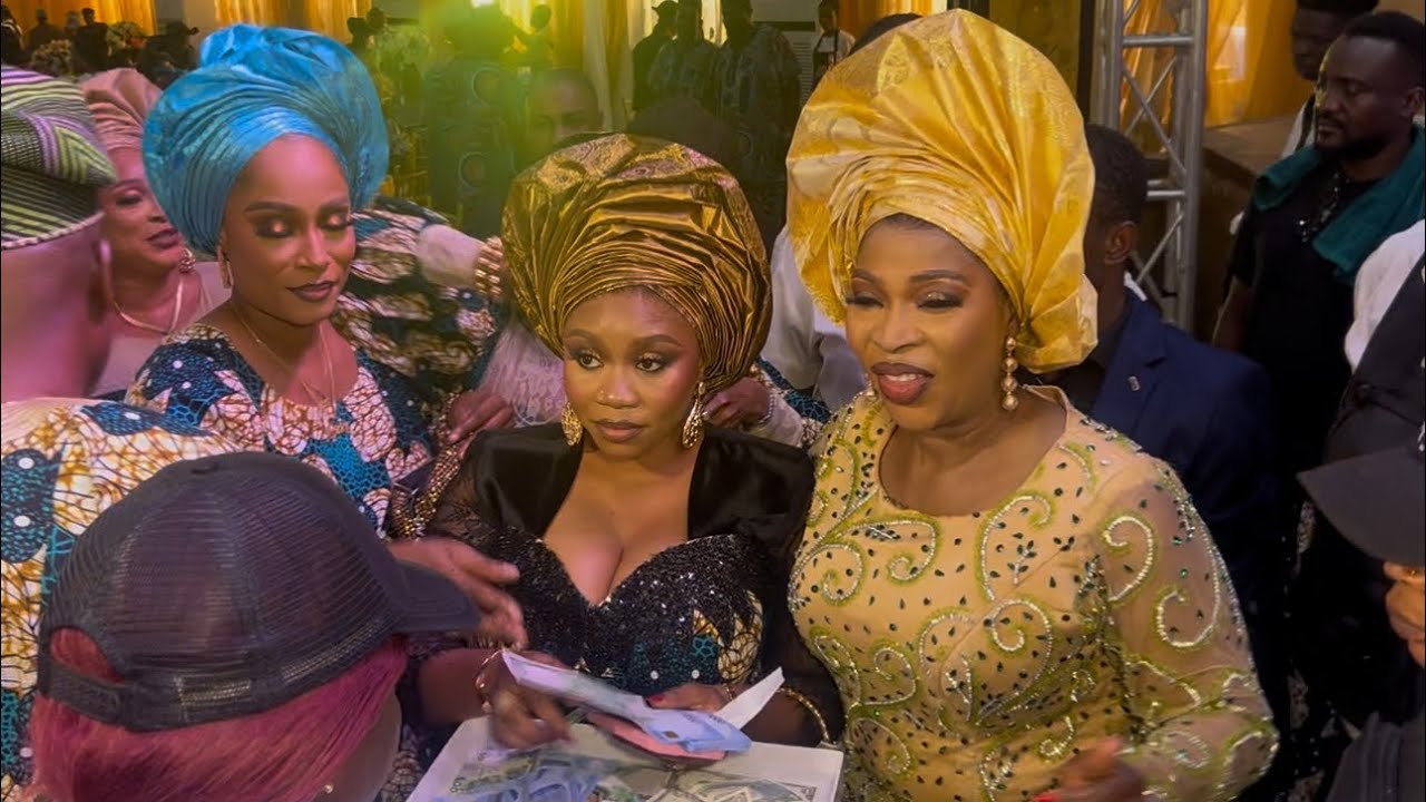 WUMI TORIOLA MADE MONEY RAIN ON ACTRESS BUKKY AREWA AT HER LATE FATHER’S BURIAL 