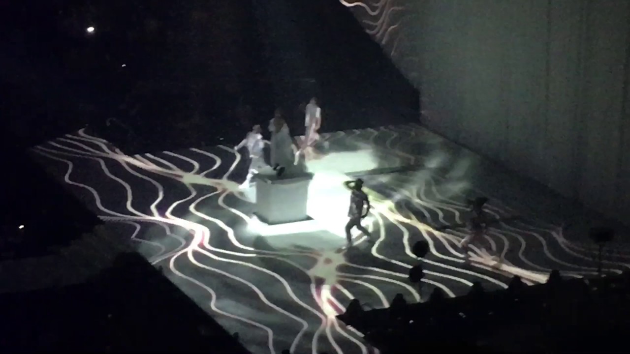Ariana Grande - Touch It (Dangerous Woman Tour in NYC)