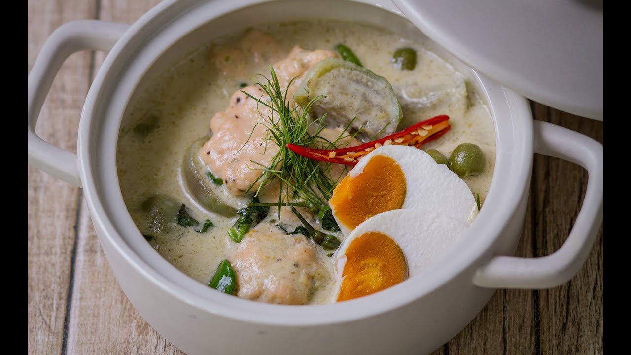 แกงเขียวหวานลูกชิ้นปลาแซลมอน Green Curry with Salmon Fish Ball : พลพรรคนักปรุง