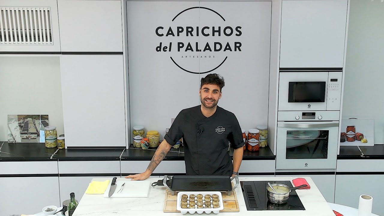 Flor alcachofa confitada con pimiento asado caramelizado en moscatel y aceitunas. Por Nacho Moreira