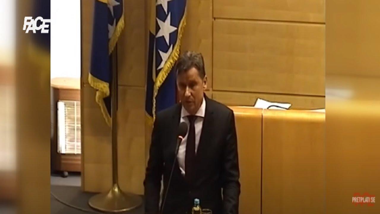 Fadil:Učio sam matematiku,Dino kolut naprijed!Dino:Bolje sabiram od tebe i kad radim kolut naprijed!
