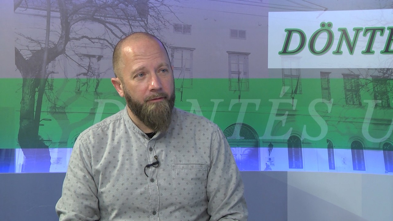 MÉG EBBEN AZ ÉVBEN RENDBETENNÉK A VÁROSI PIAC ELŐTTI PARKOLÓT