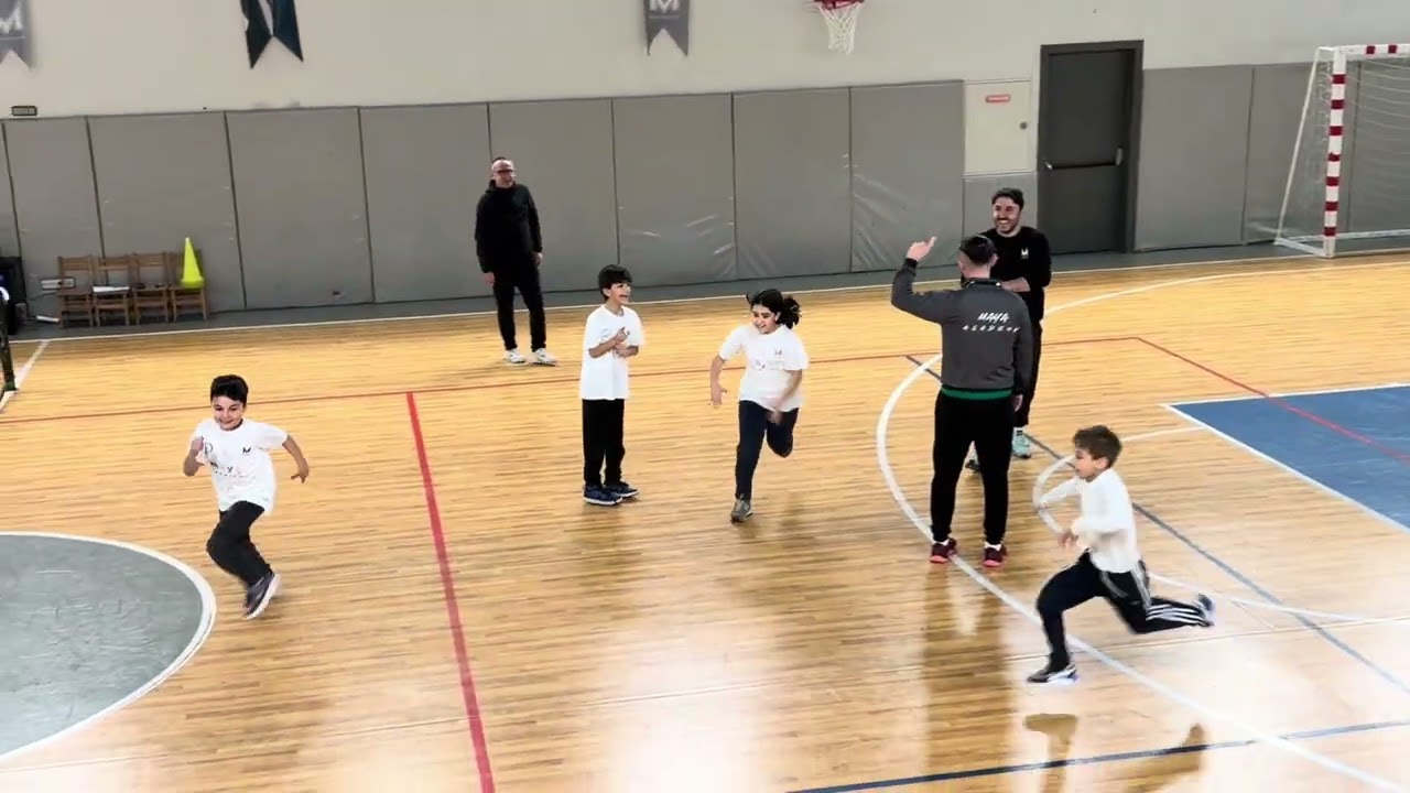 Tenis Dersi Sonrası Köpek Balığı Yakalamaç Oyunu 
