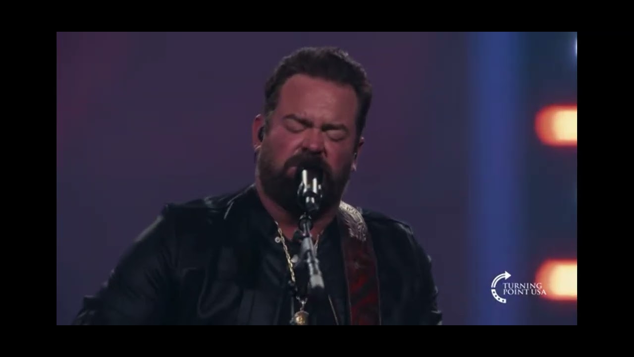 Lee Brice&rsquo;s It ain&rsquo;t easy being country in this country nowadays! TPUSA&rsquo;s  halftime show 🇺🇸