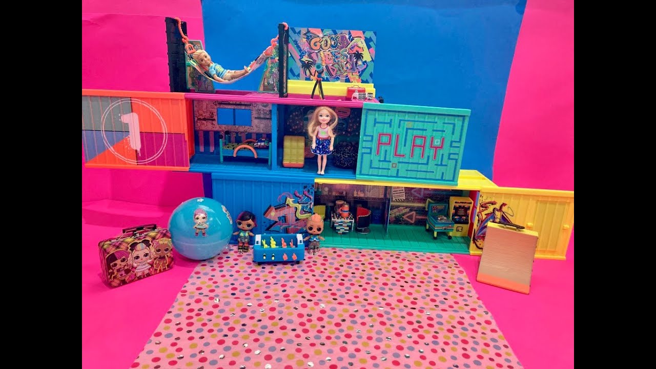 Chelsea and Alex went to  Switch B.B and Glitch Clubhouse!