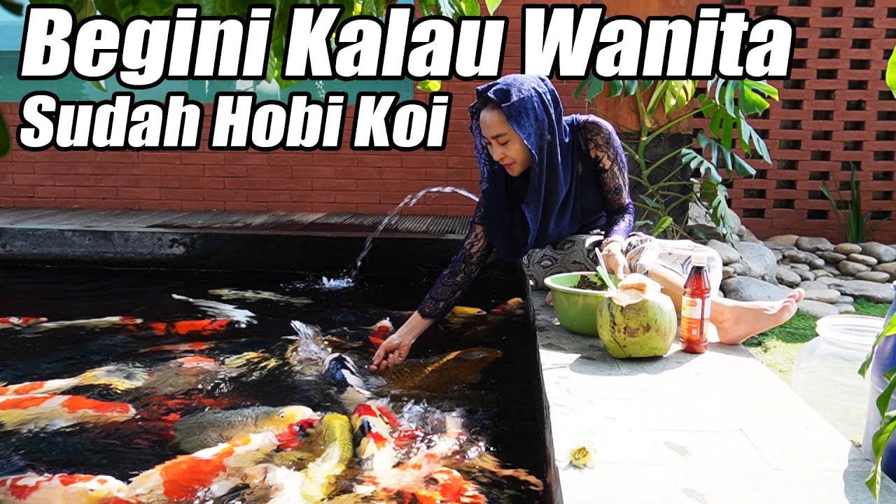Seorang Wanita Pengrajin Batik Di Semarang Ternyata Hobi koi