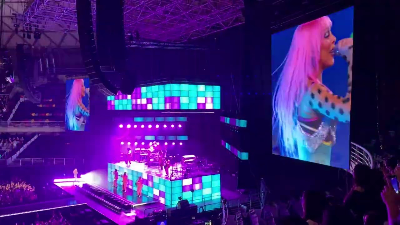 Dojacinta - Jealous Type (Tour Ma Vie Chile)