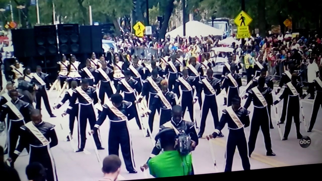 Chicago news alert (South Shore Drill team) Bud Billiken parade 2017