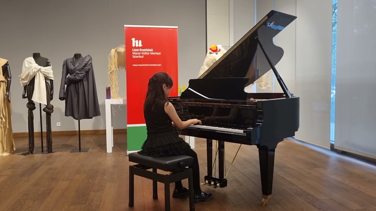 Özüm Dogan Macar Kultur Merkezi Liszt Enstitusu Genclik Muzik Festivali performansi 26.05.2025