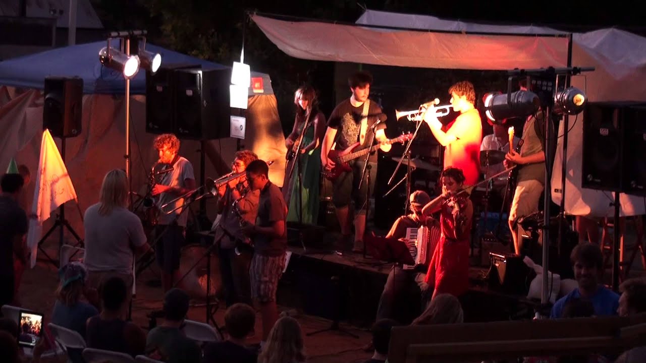 Loose Cannon Mariachi: Wonder Girl (live)
