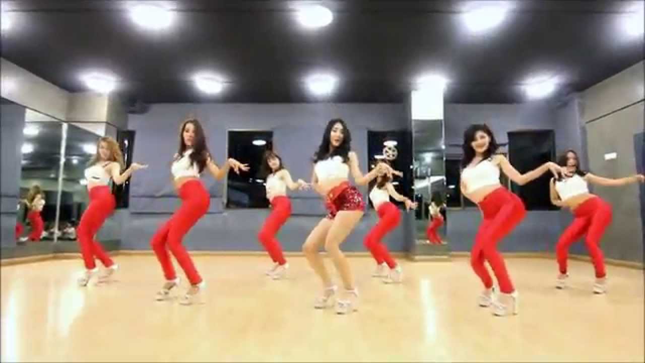 ติดหนึบ (Sticky) : ใบเตย อาร์ สยาม Dance version Cover By Deli Project From Thailand