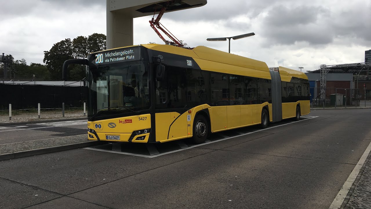 Eletkrogelenkbusse der BVG - Kurze Mitfahrt und Ladevorgang