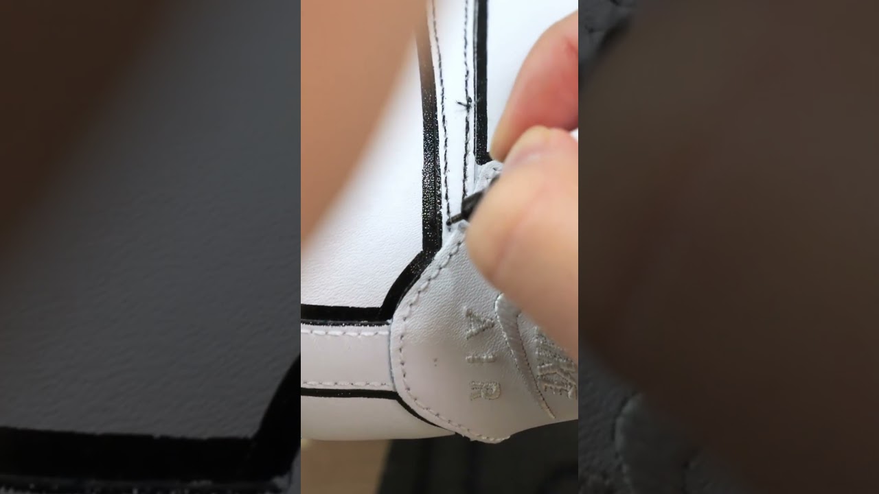 The process of making one and only shoe in the world. Customized shoes in Korean 