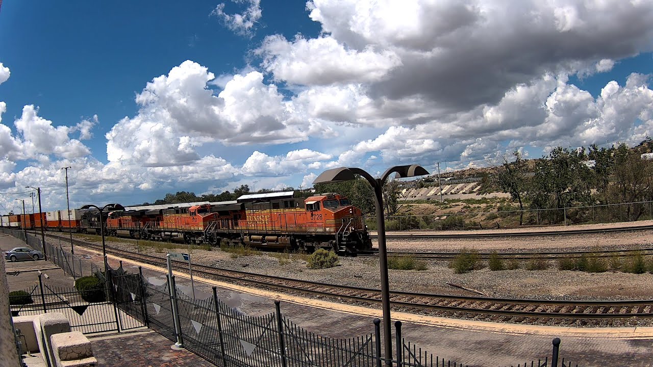 RailFanAZ LIVE Railcam - Gallup Cultural Center, Gallup, NM | BNSF Gallup Sub, MP 157.5 - West