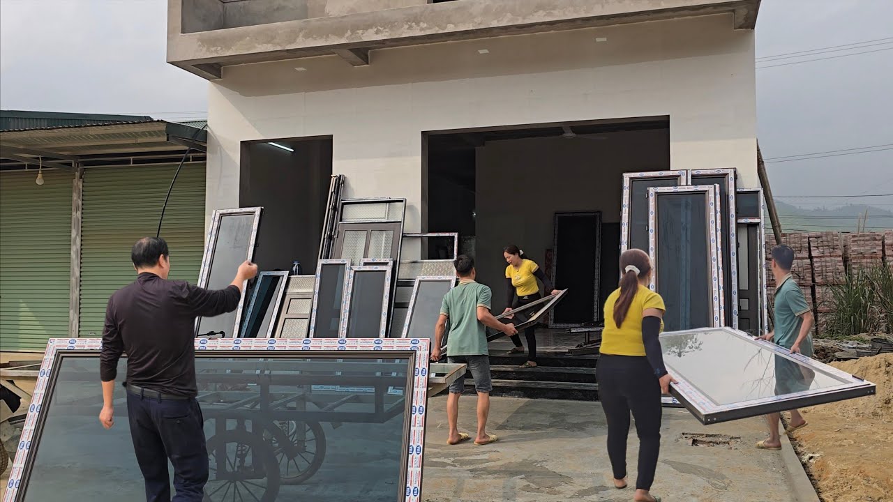 Installing a massive number of doors to welcome the Lunar New Year.