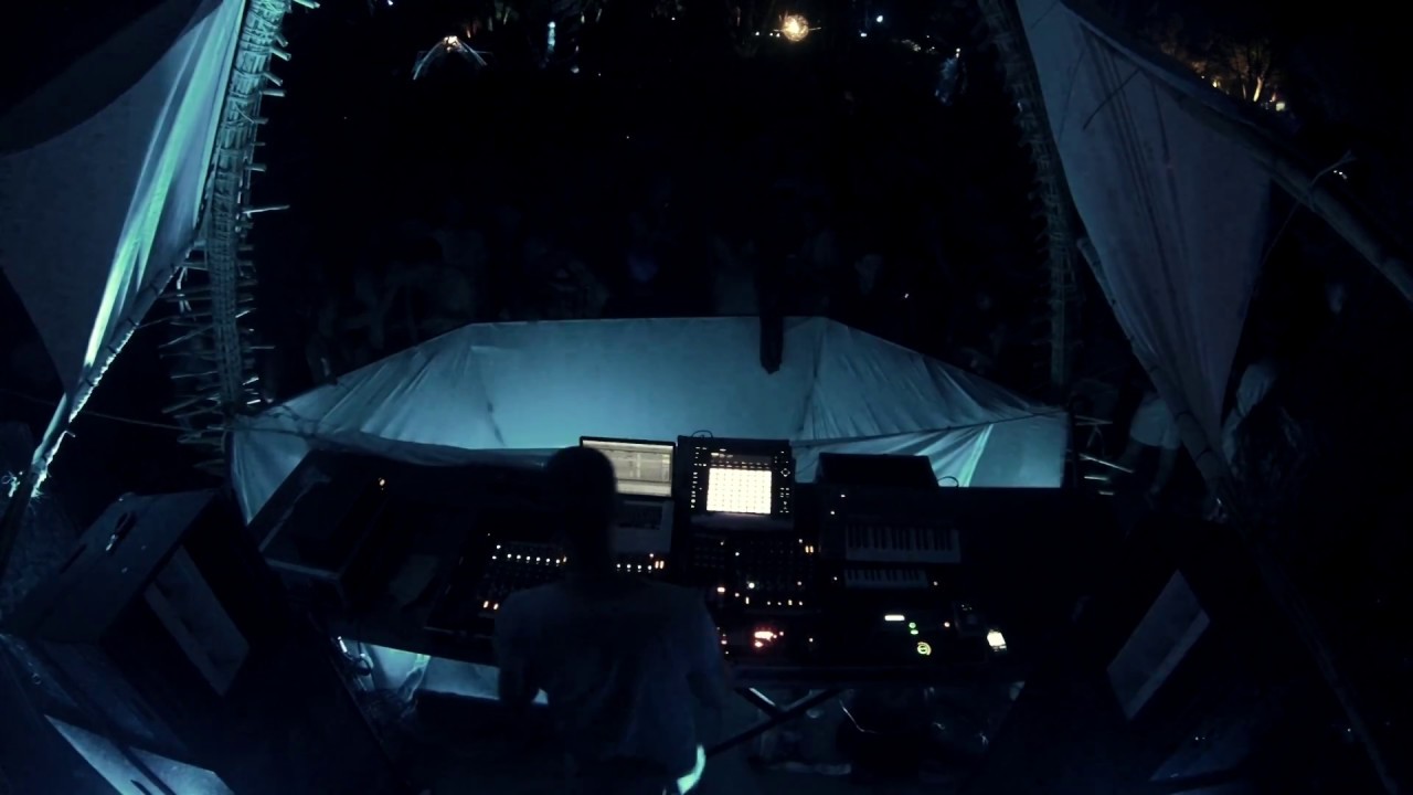 Sebastian Mullaert - Mirrors (LIVE at Waking Life Festival - Portugal 2017)