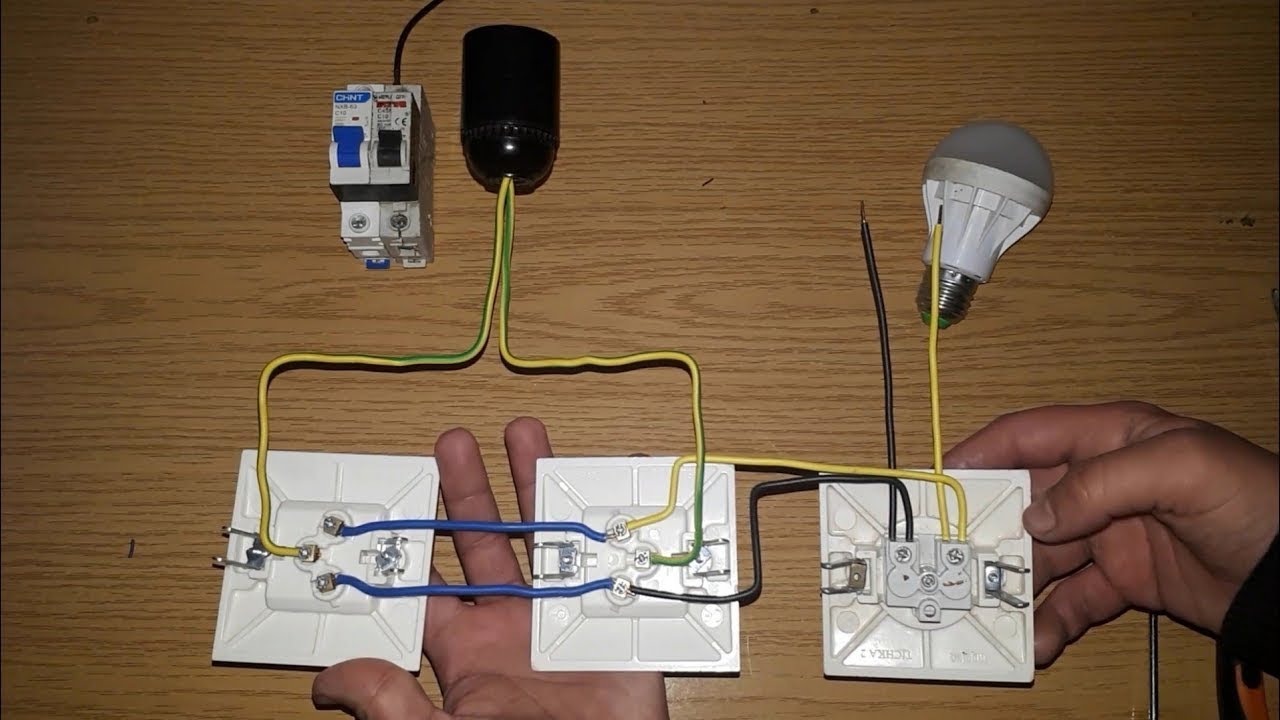 طريقة تركيب مفتاح فيفيان مع مأخد للتيار branchement interrupteur va et vient