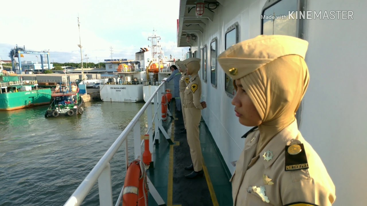 Kapal latih Bung Tomo Poltekpel surabaya