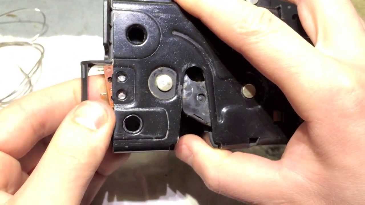 Ремонт концевика микрика замка Пассат Б5 - VW Passat B5 Door Lock Repair