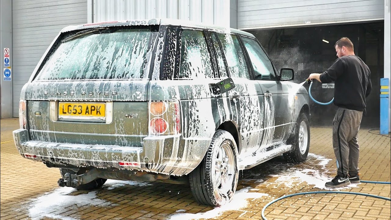 Deep cleaning the cheapest V8 Range Rover in the country