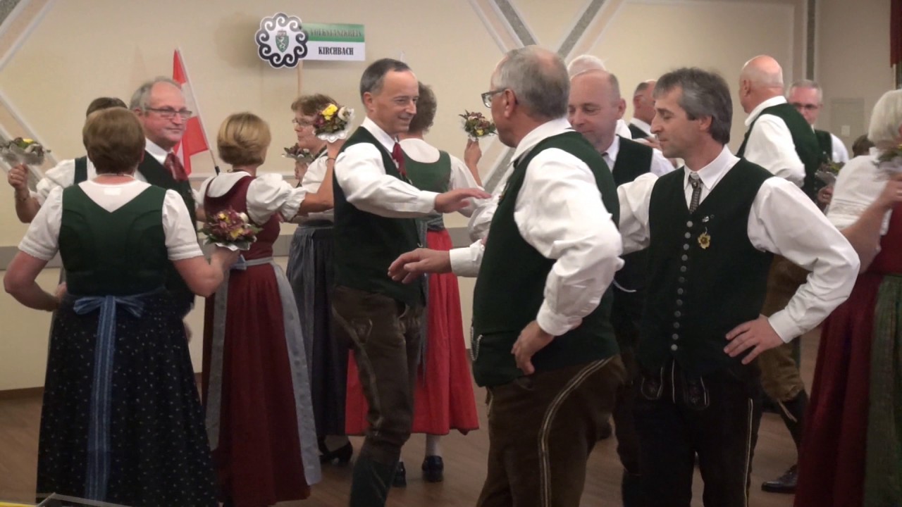 ERÖFFNUNGSPOLONAISE  VOM  VOLKSTANZKREIS  -  19.11.2016