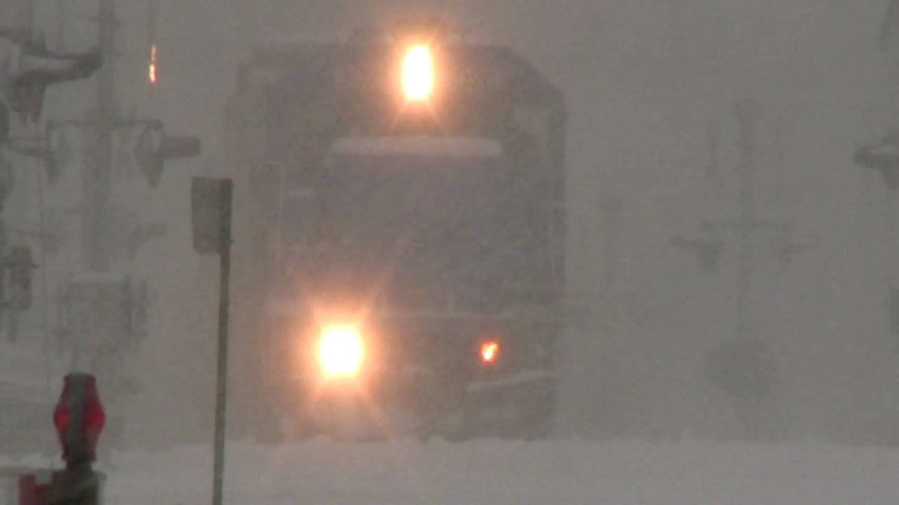 HD: CONRAIL Train in a Snowstorm/Blizzard 2009. Massive Leslie RS3L!