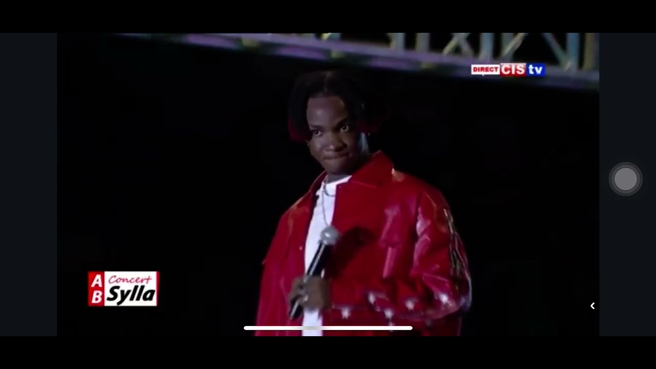Concert de l’artiste Ab sylla il parle de l’histoire entre lui et sa mère 