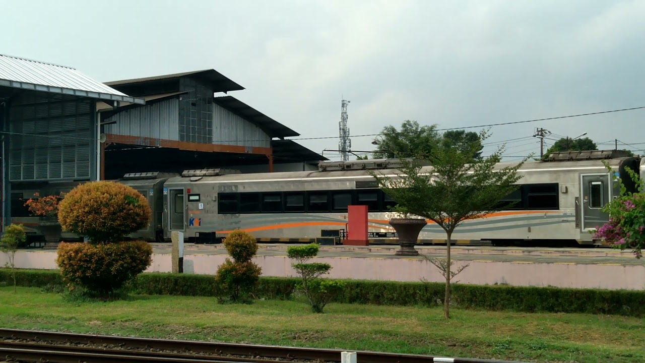 loko CC206 di daop5 purwokerto datang