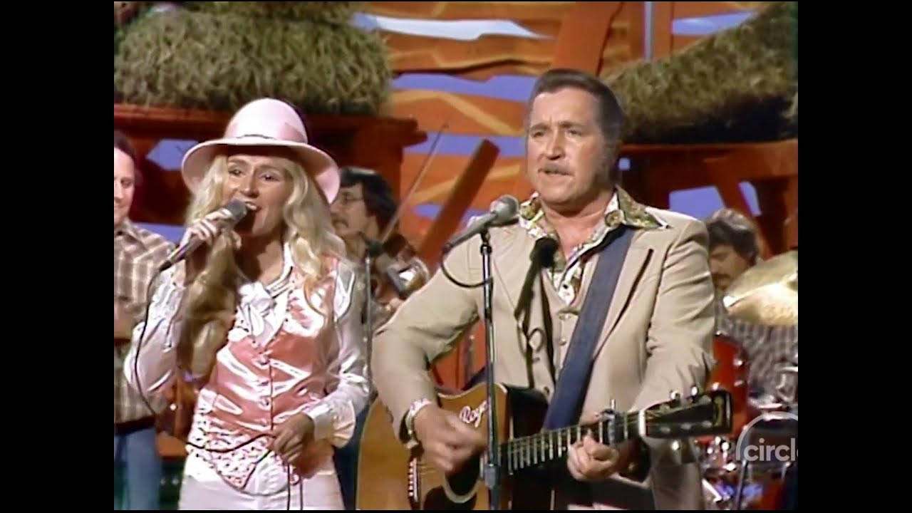The Kendalls tell a joke and sing Pittsburgh Stealers on Hee Haw November 25, 1978