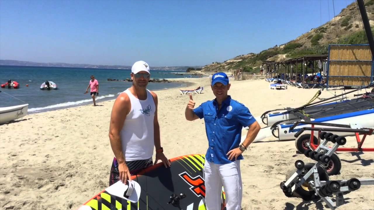 Clubdirektor Jörg Schwille zeigt im ROBINSON Club Daidalos, was es hier ALLES gibt.