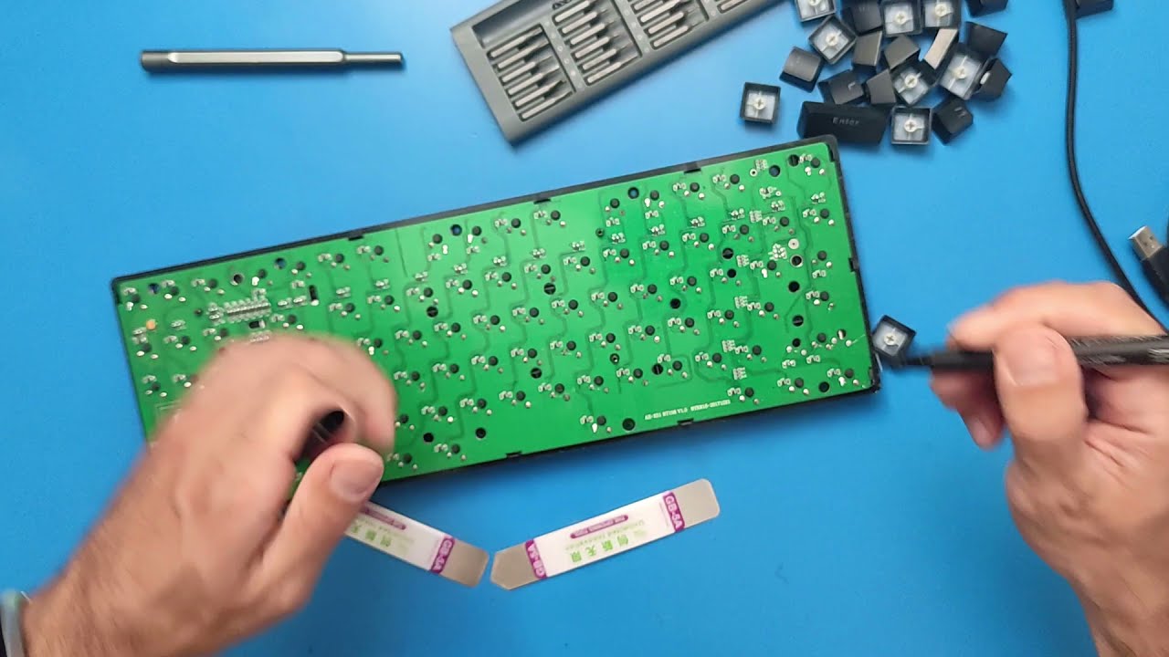Reparando teclado mecánico, ¿Switches soldados a la placa? ¿POR QUÉ?