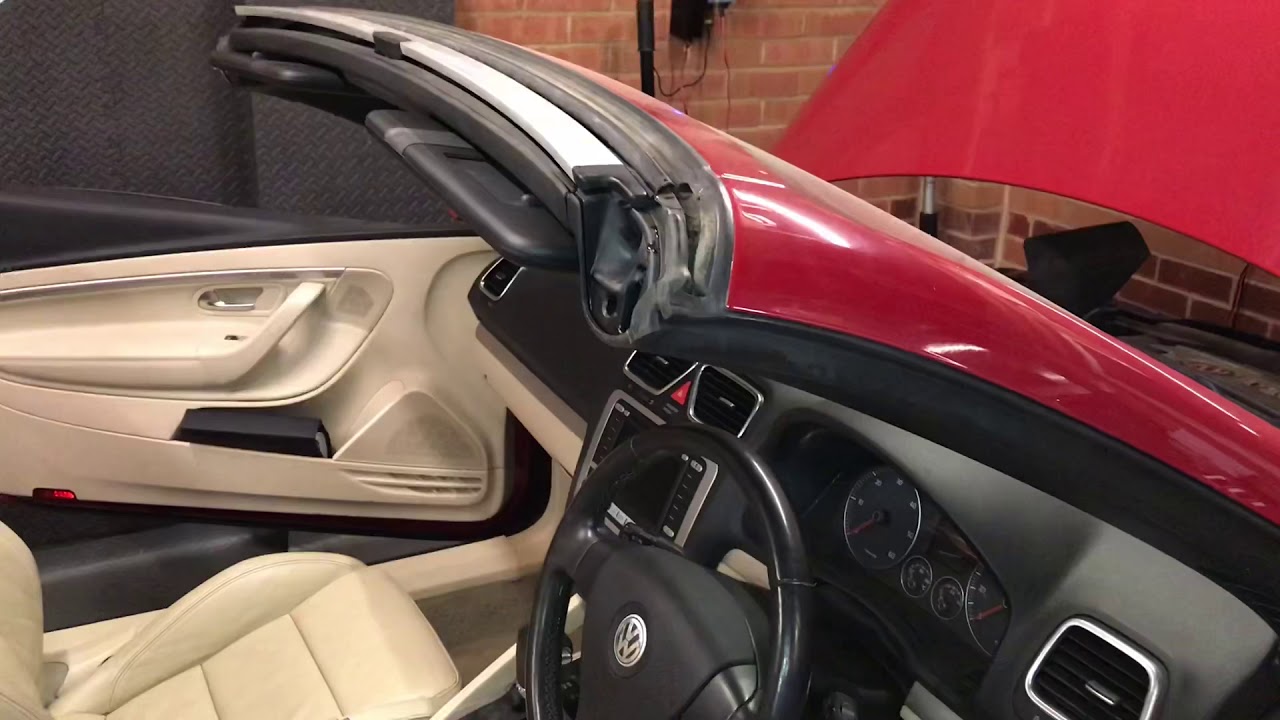Доступ к очистке уплотнителя крыши Volkswagen Eos, расположение сливной линии и промывка