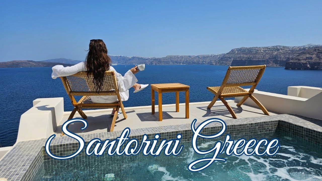 Santorini Greece 🇬🇷 : one of the most beautiful island in the world! #santorini #greece #fira #oia