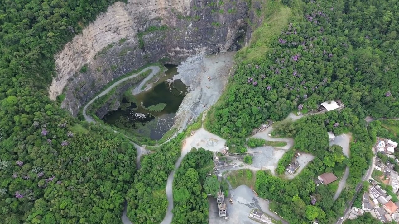 (mamonas),Pedreira, Núcleo  Engordador e Clube Alpes da Cantareira