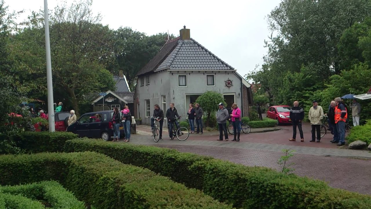 Optocht oosternijkerk in peazens 2013