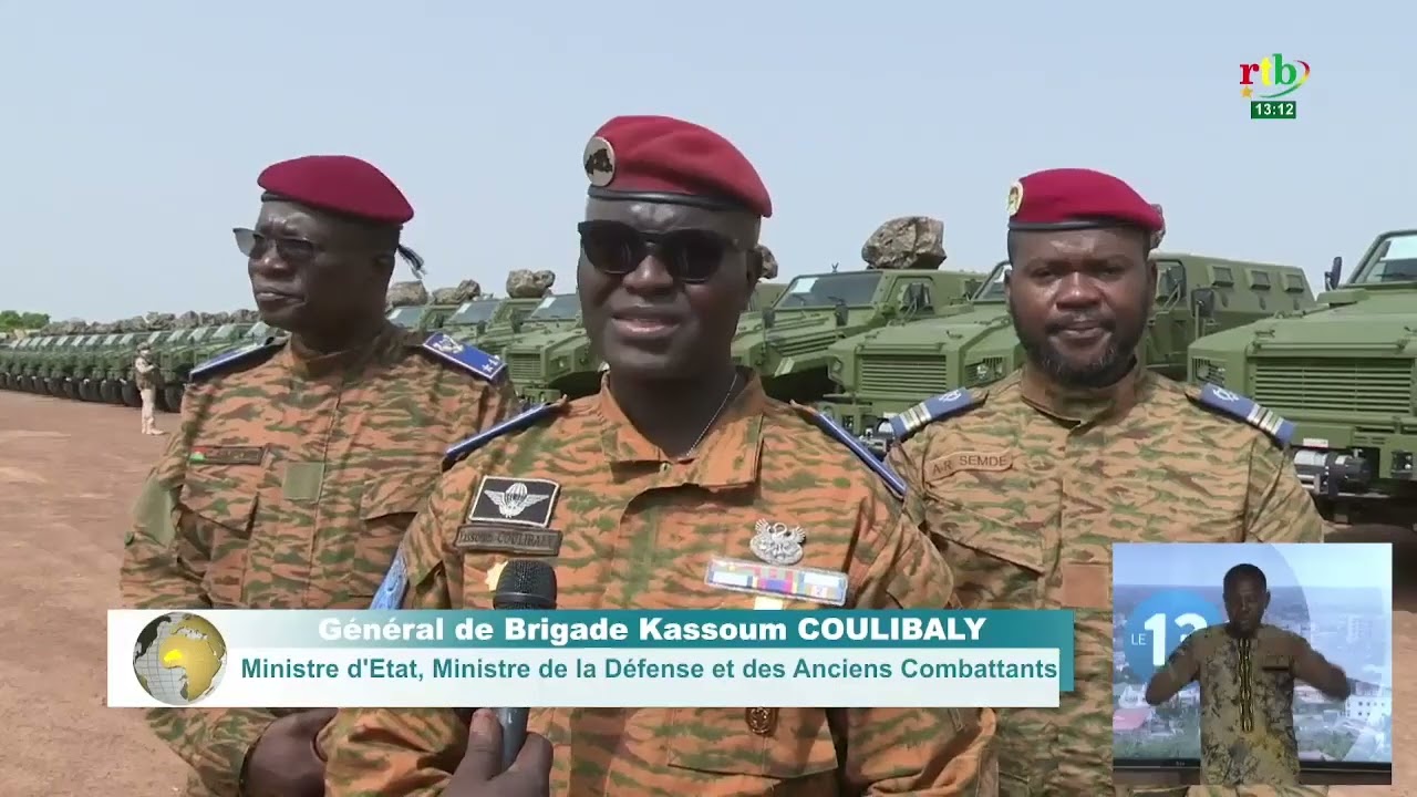 Burkina-lutte contre le terrorisme: un lot de matériel militaire pour les forces combattantes.