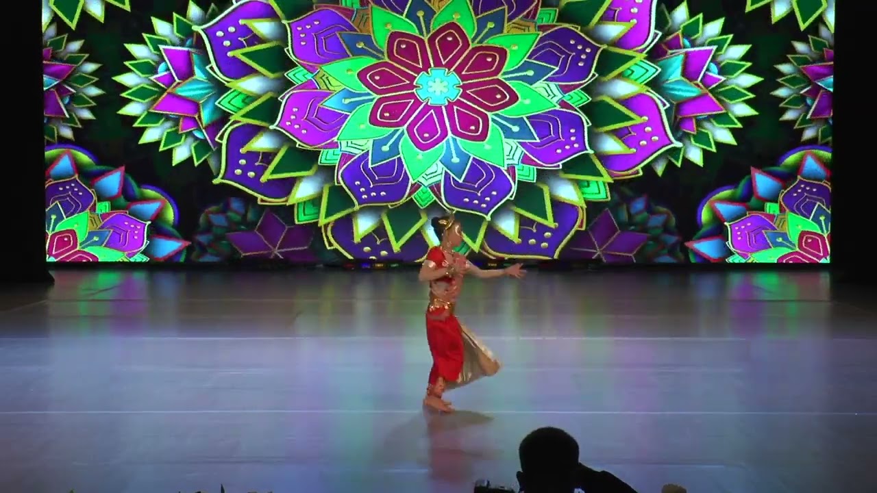 15  LAURA ABAT   Индийский танец
