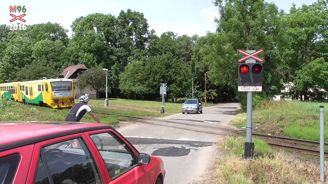Železniční přejezd Cerekvice nad Bystřicí [P5393] - 16.6.2016 / Czech railroad crossing