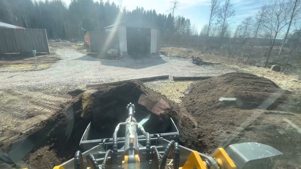 Fraktar matjord till grannen 4K