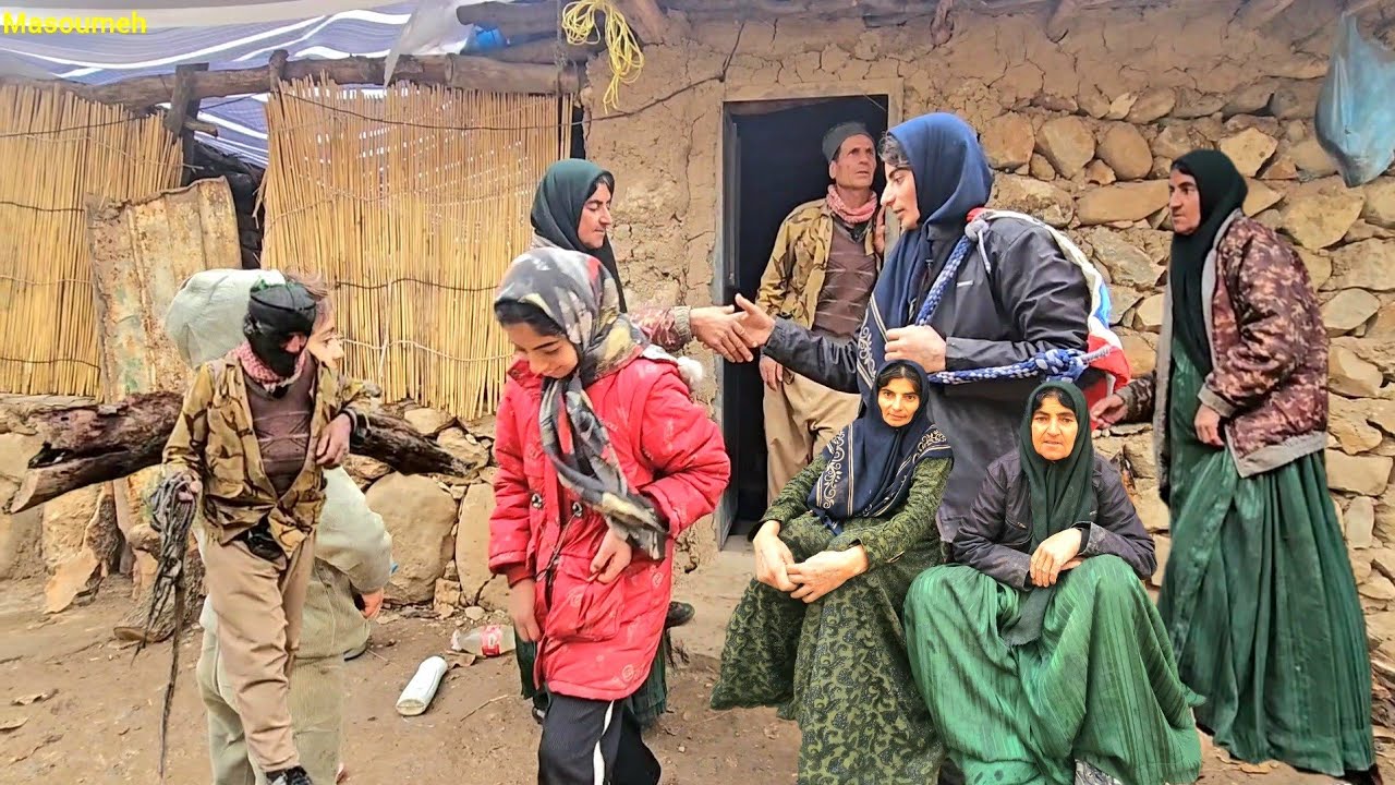 🎣🌧️ Masoumeh's nomadic life | Catching big fish in the river and an exciting return in heavy rain🏡