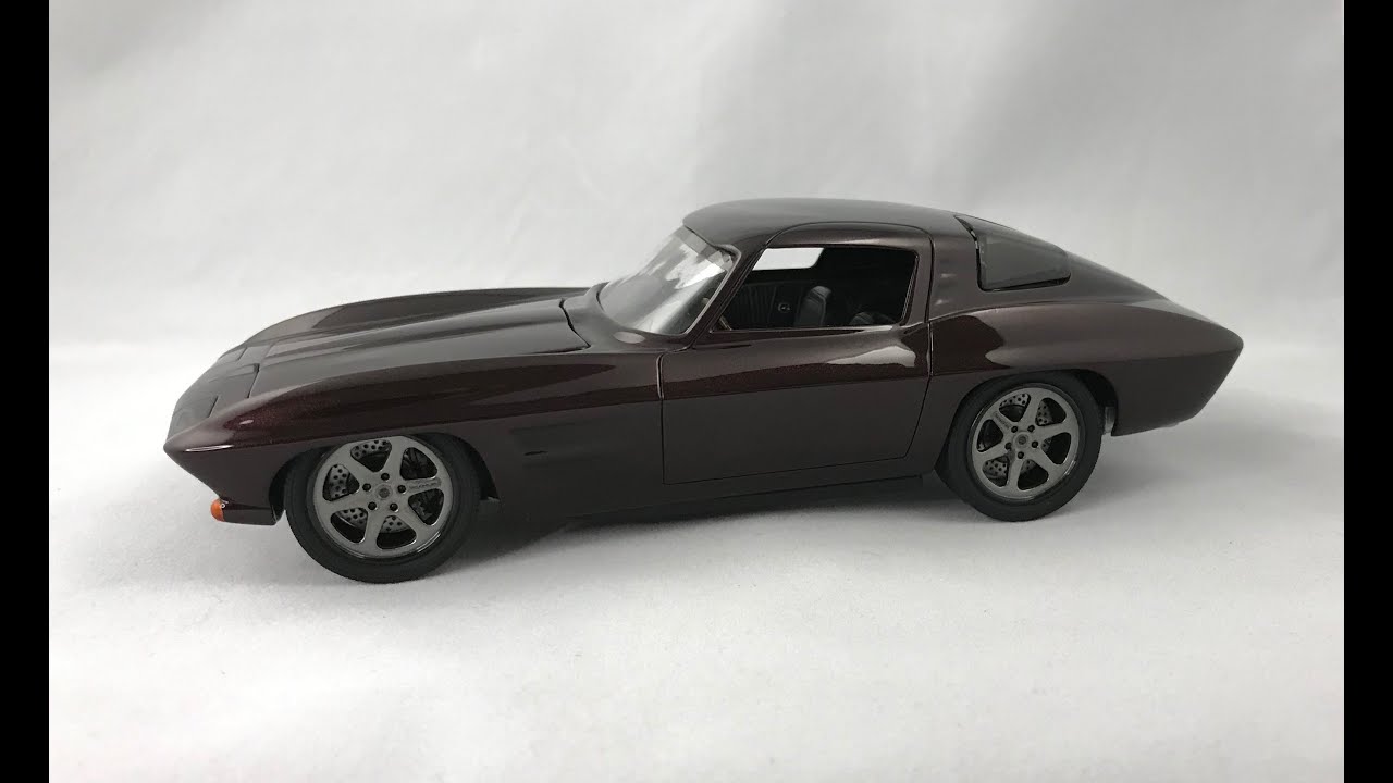 Сборка масштабной модели AMT '63 Custom Corvette Sting Ray Split Window, часть 2