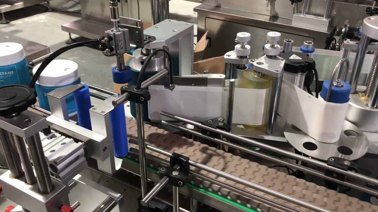 Positioning labeling machine