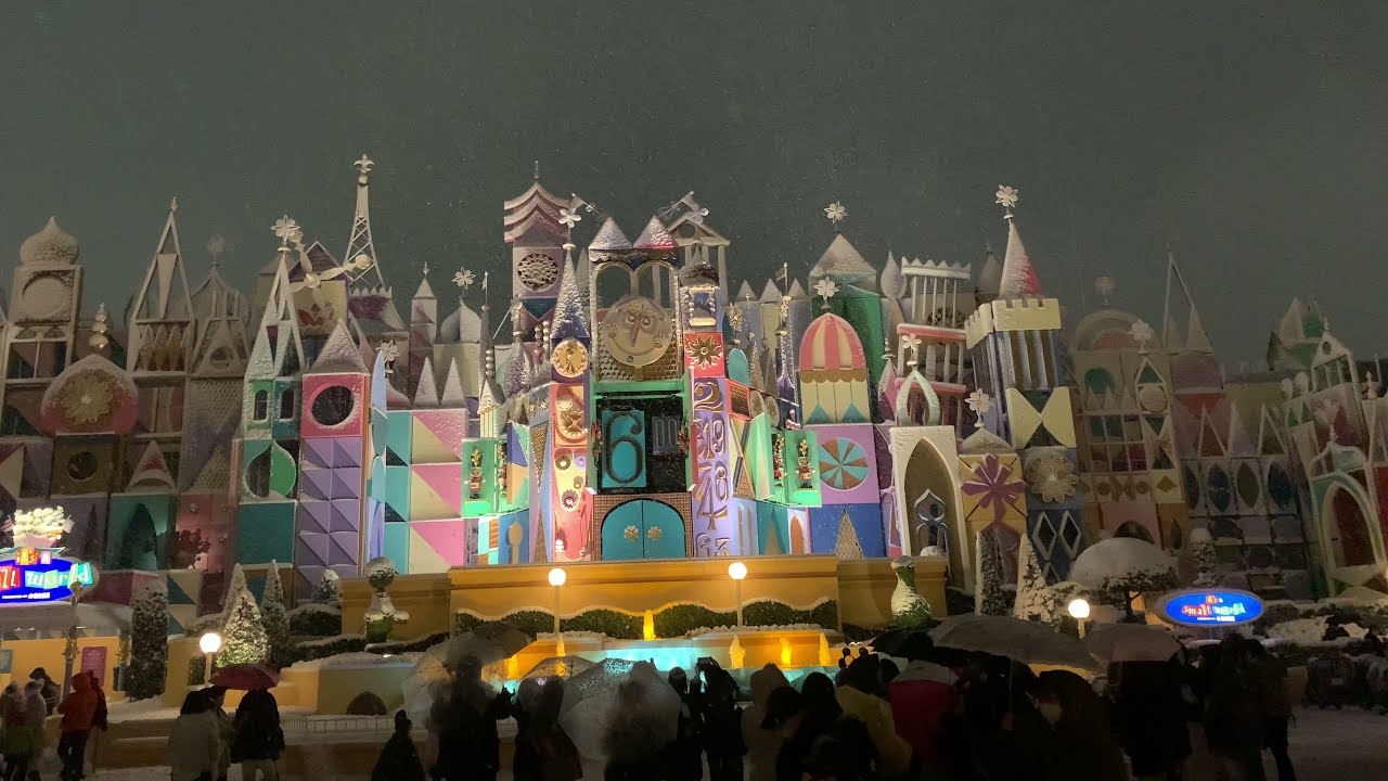 【4K】スモワのからくり時計は雪の日こうなるの⁉【雪ディズニー TDL】東京ディズニーランド 2022.01.06 ファンタジーランド 【イッツ･ア･スモールワールド】からくり人形登場しない⁉︎