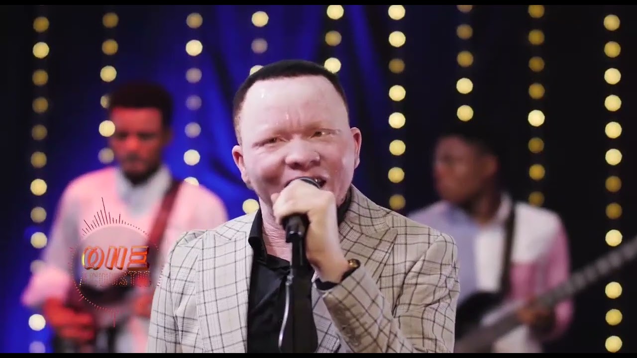 DISAMBILA LA PRI&Egrave;RE AVEC FR&Egrave;RE BILLY BILOMBA