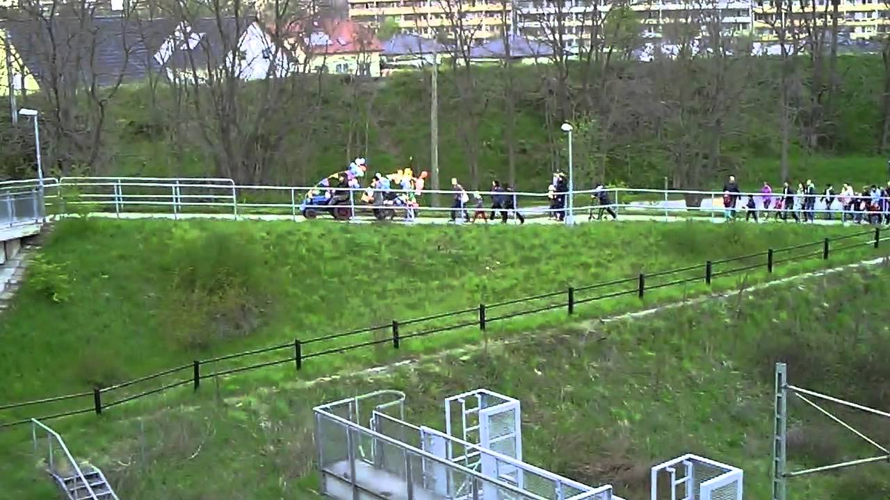 Umzug der Wahrburger Kinder am 30.04.2013