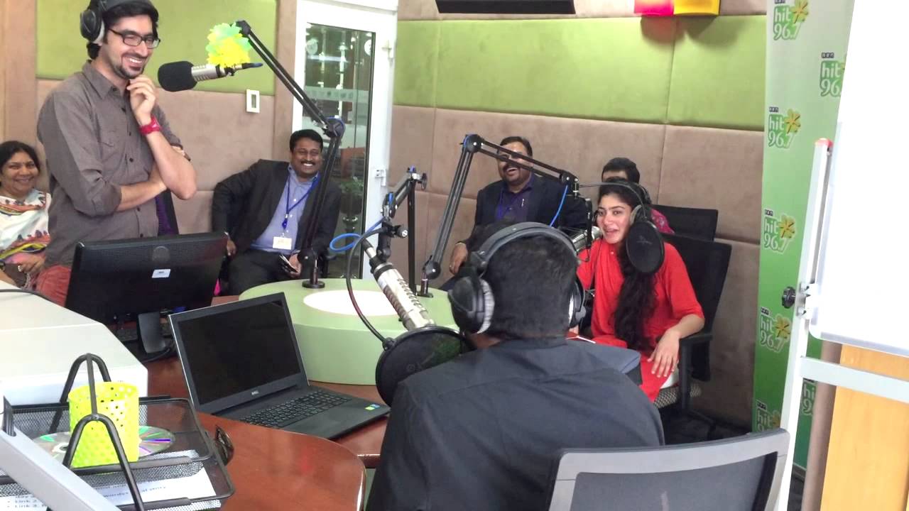 Sai Pallavi in Hit fm studio. ‪#‎malar‬