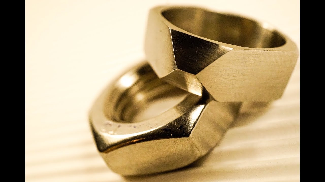 Edelstahlring aus einer Mutter
